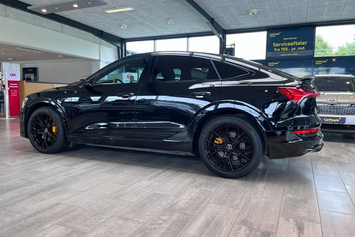 Sort Audi e-tron fra 2022