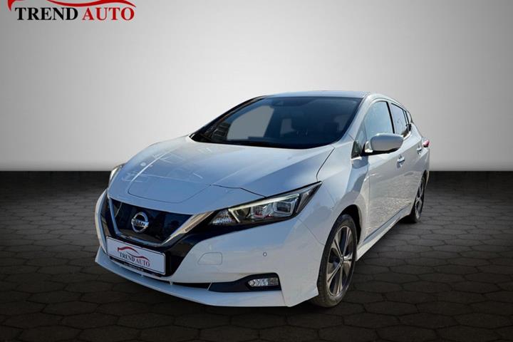 Hvid Nissan Leaf fra 2020 set udefra