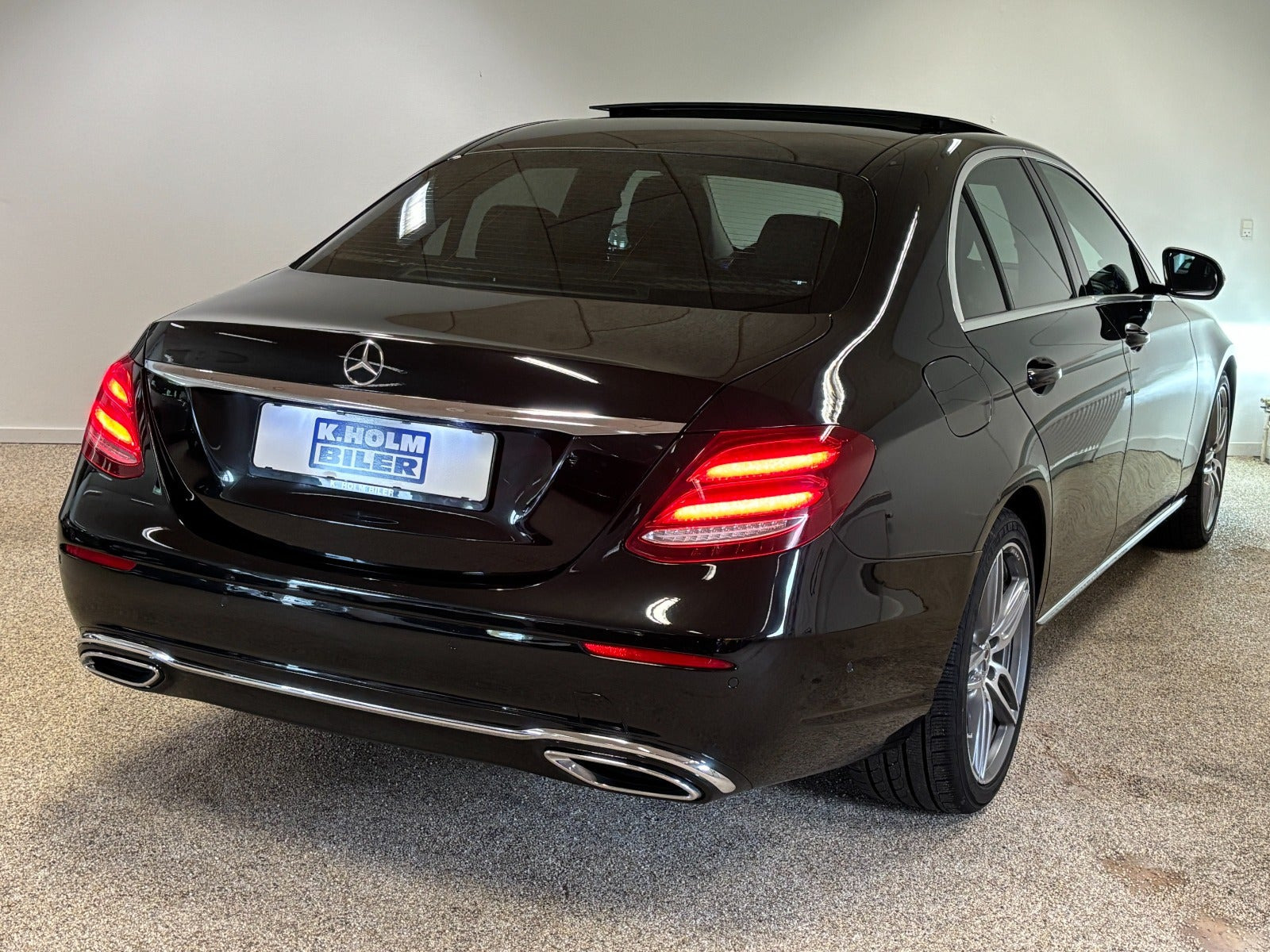 Sort Mercedes E220 d fra 2016