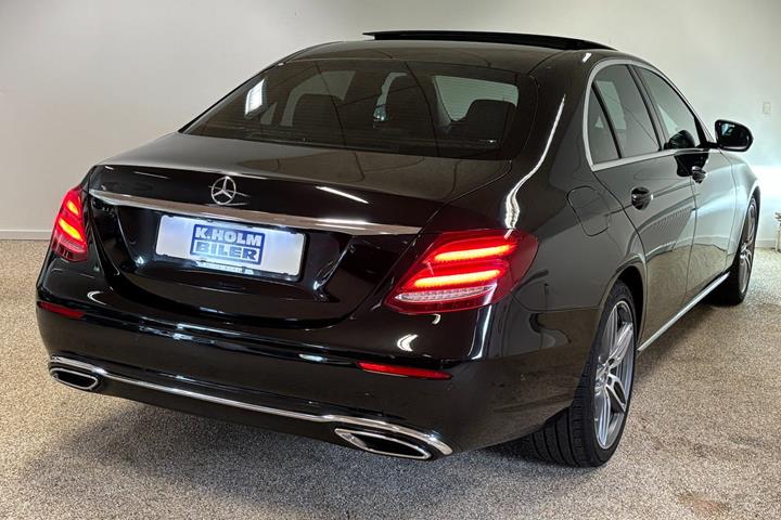 Sort Mercedes E220 d fra 2016