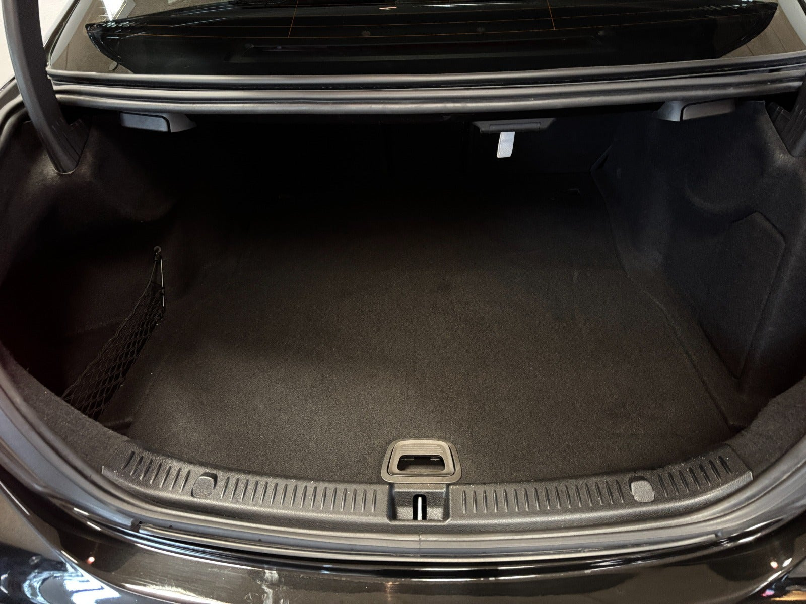 Sort Mercedes E220 d fra 2016