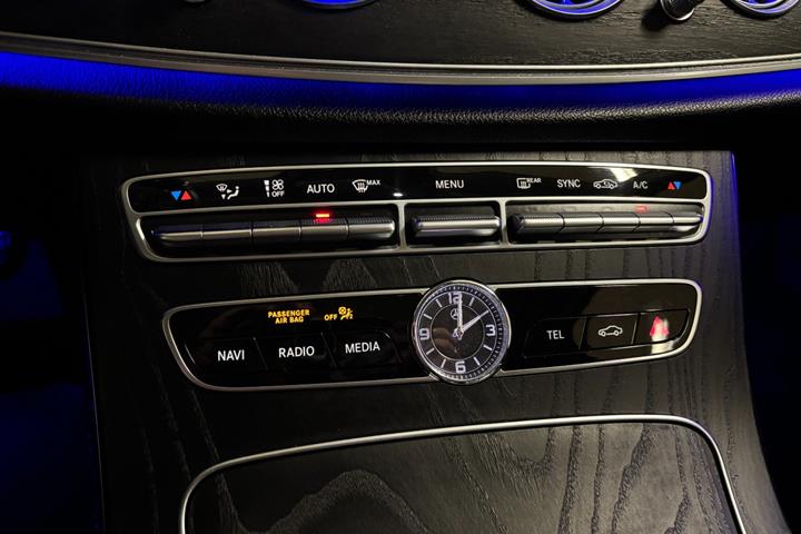 Sort Mercedes E220 d fra 2016