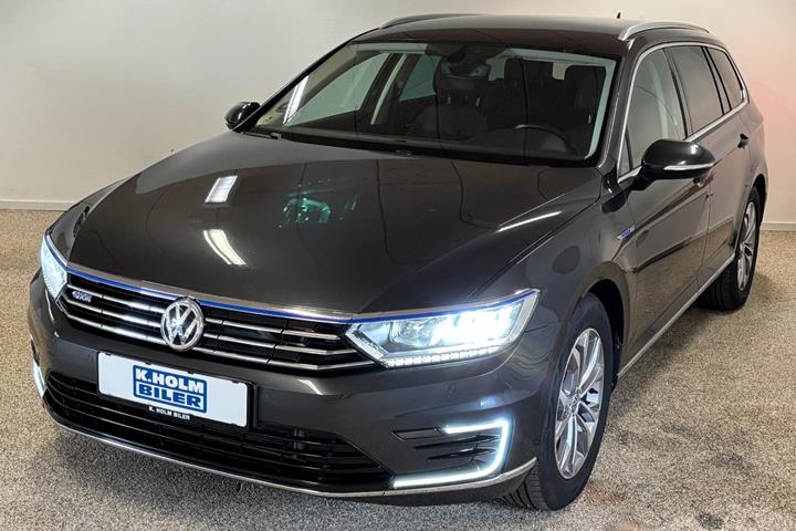 Grå VW Passat fra 2018
