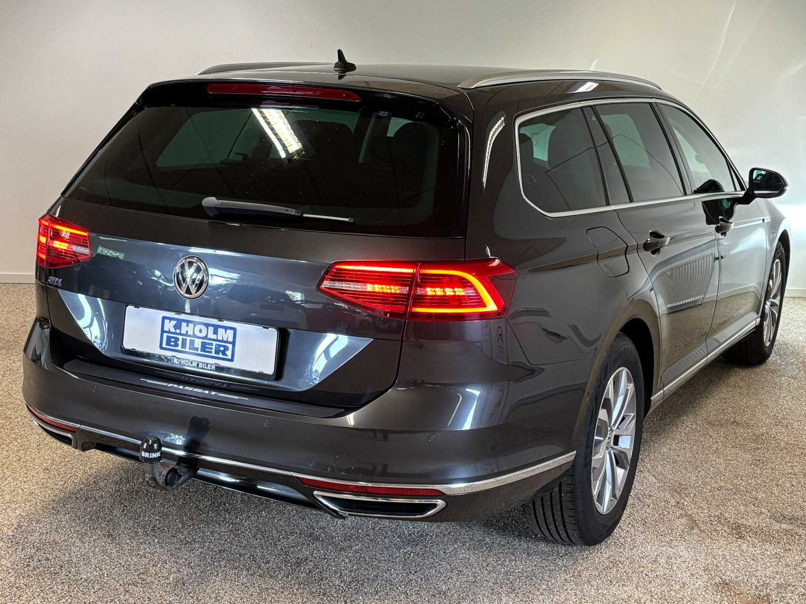 Grå VW Passat fra 2018