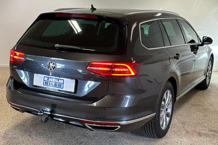 Grå VW Passat fra 2018