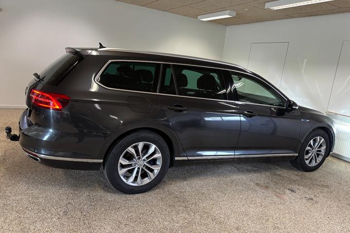 Grå VW Passat fra 2018