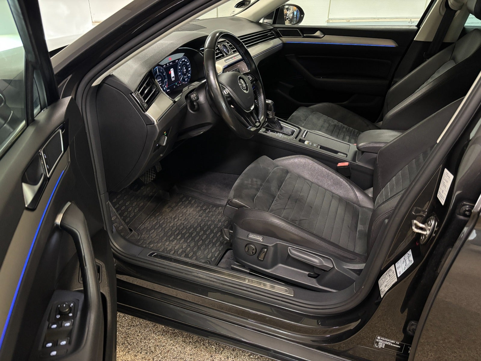 Grå VW Passat fra 2018