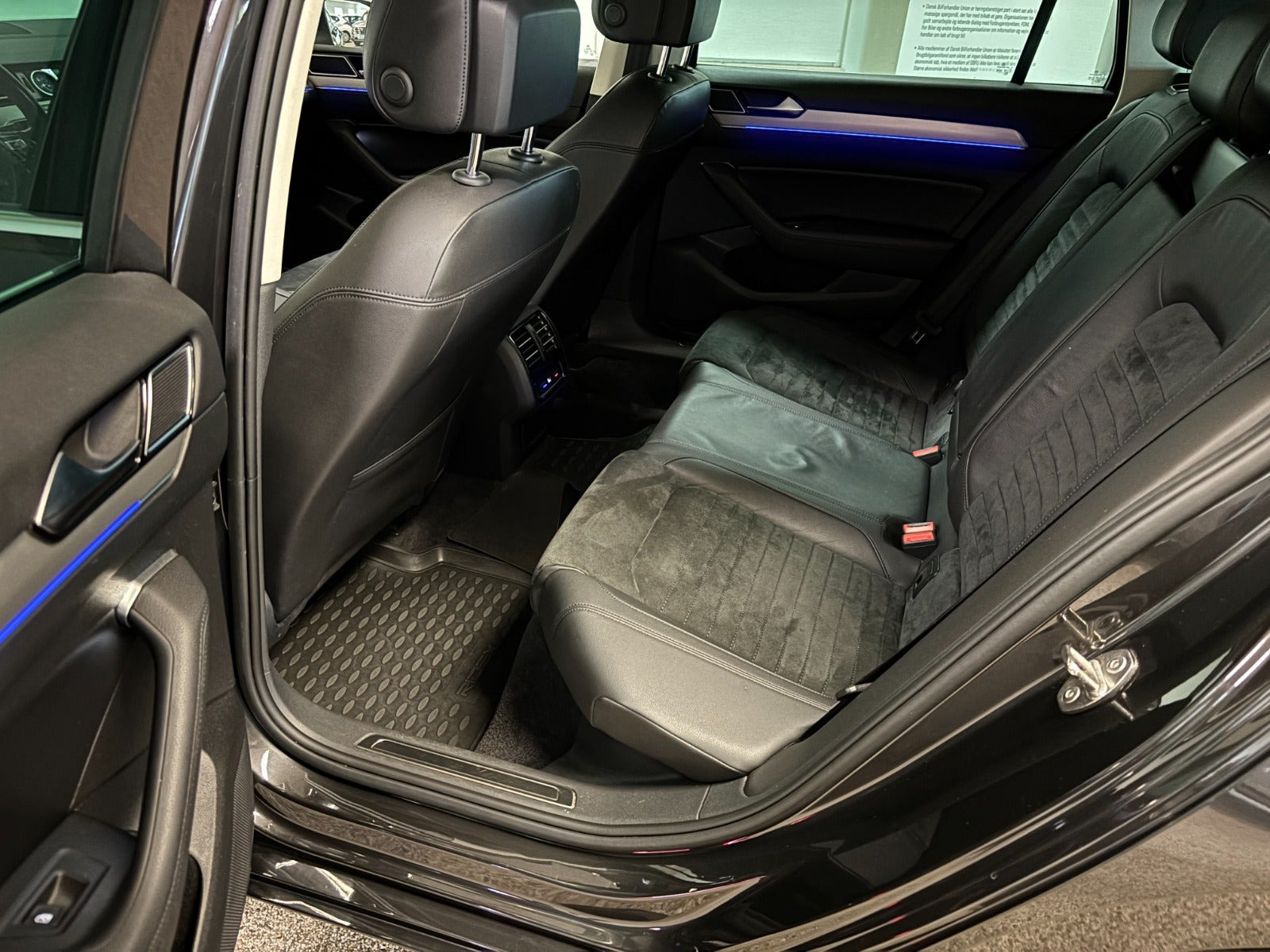 Grå VW Passat fra 2018