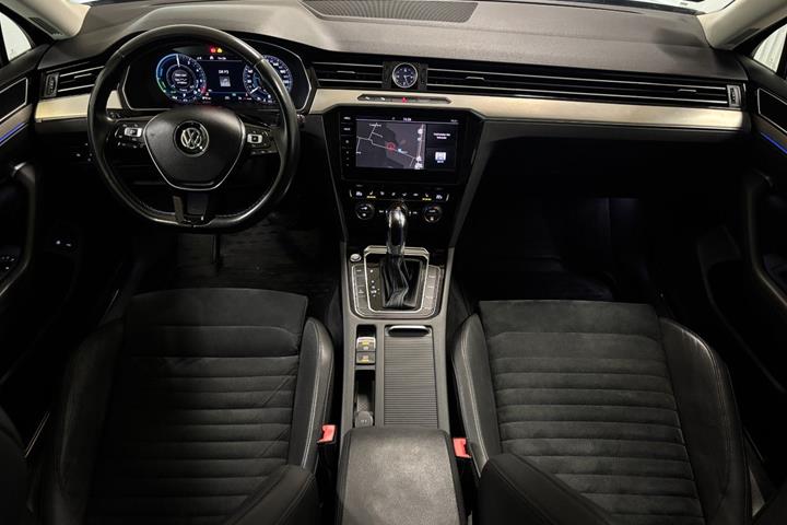 Grå VW Passat fra 2018