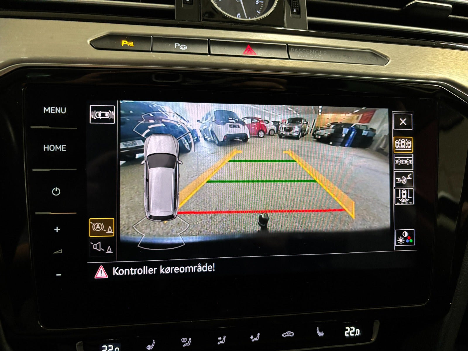 Grå VW Passat fra 2018