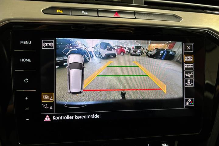 Grå VW Passat fra 2018