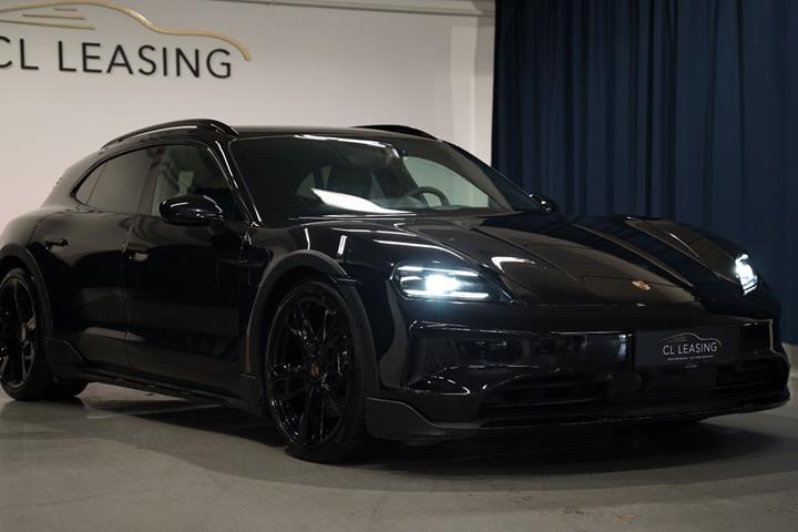Sort Porsche Taycan 4 fra 2024