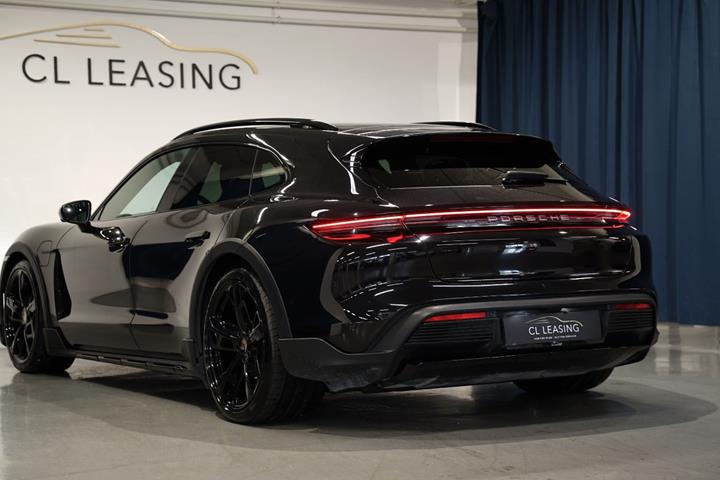 Sort Porsche Taycan 4 fra 2024