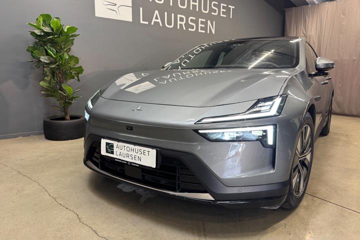 Grå Polestar 4 fra 2025