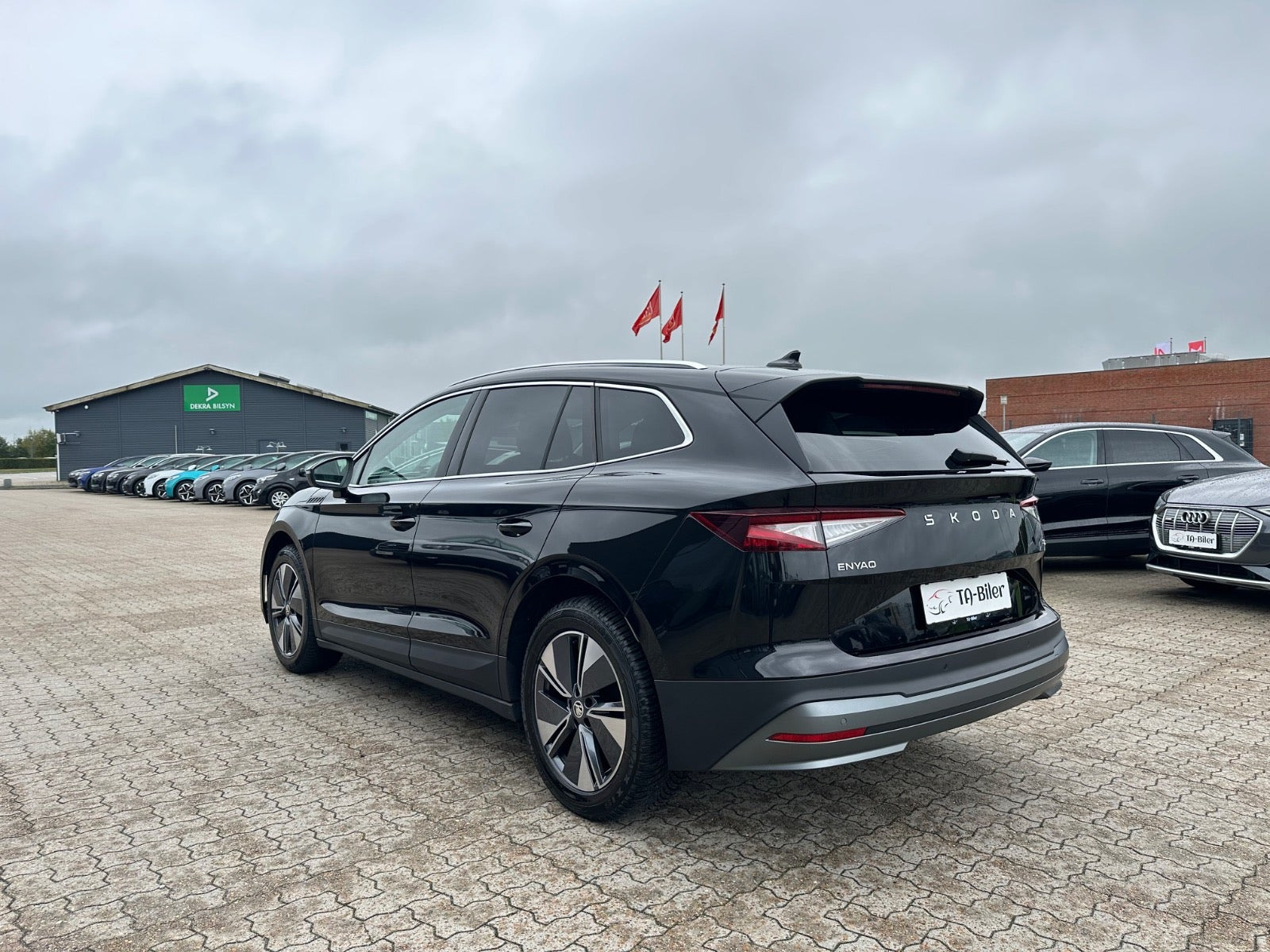 Sort Skoda Enyaq fra 2025