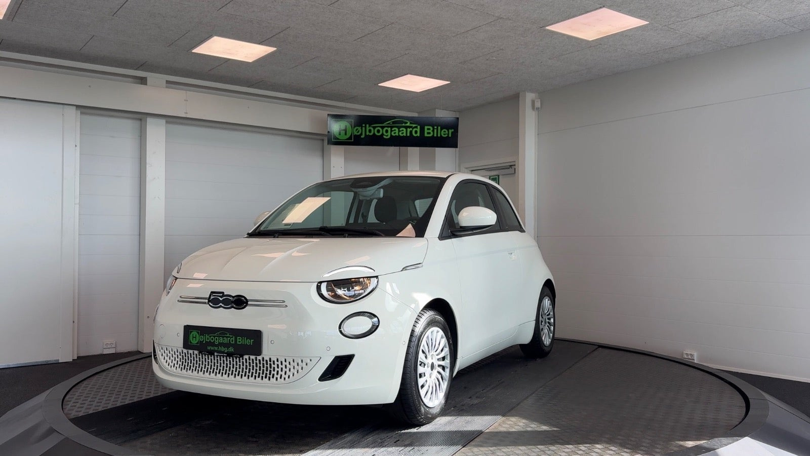 Hvid Fiat 500e fra 2023