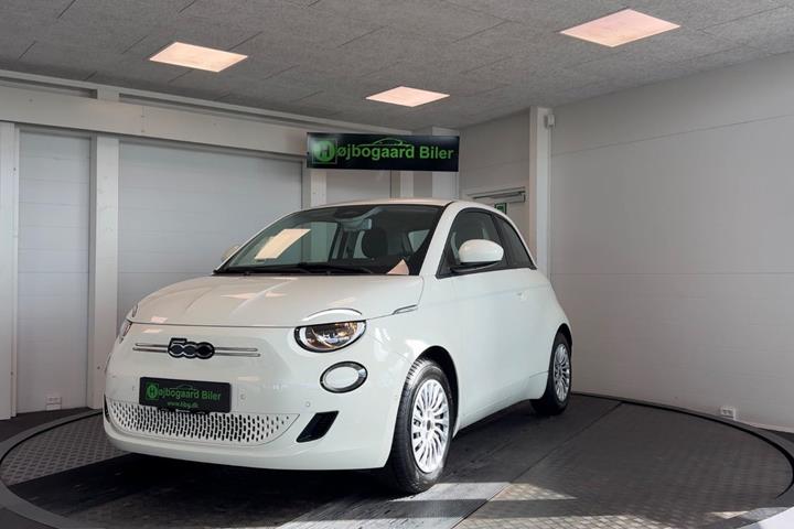 Hvid Fiat 500e fra 2023