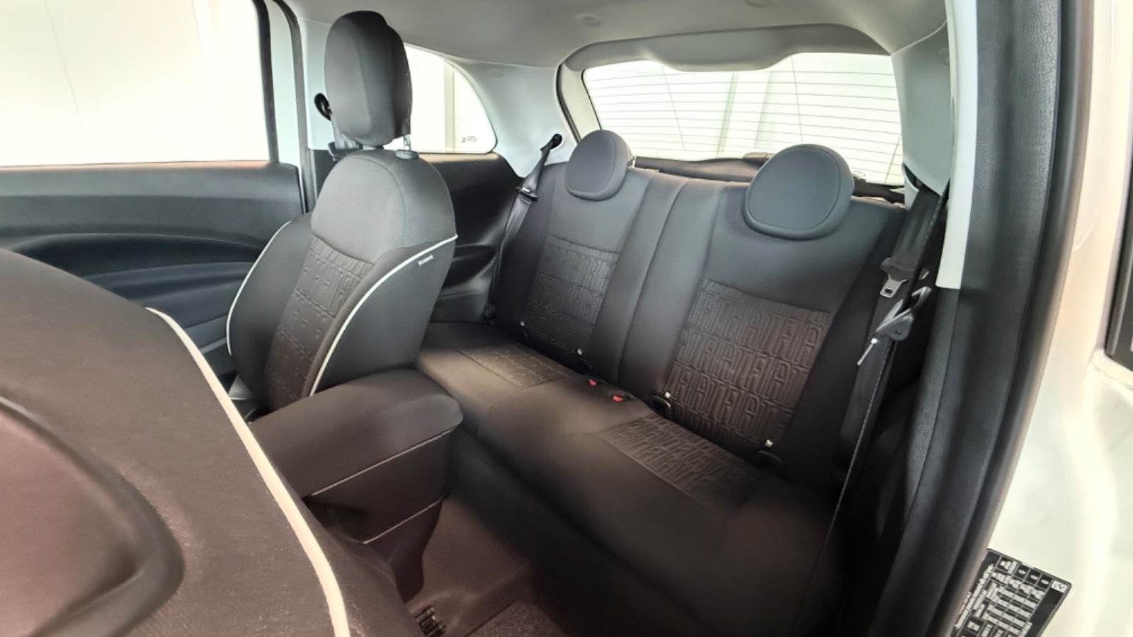 Hvid Fiat 500e fra 2023
