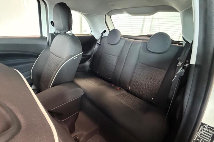 Hvid Fiat 500e fra 2023