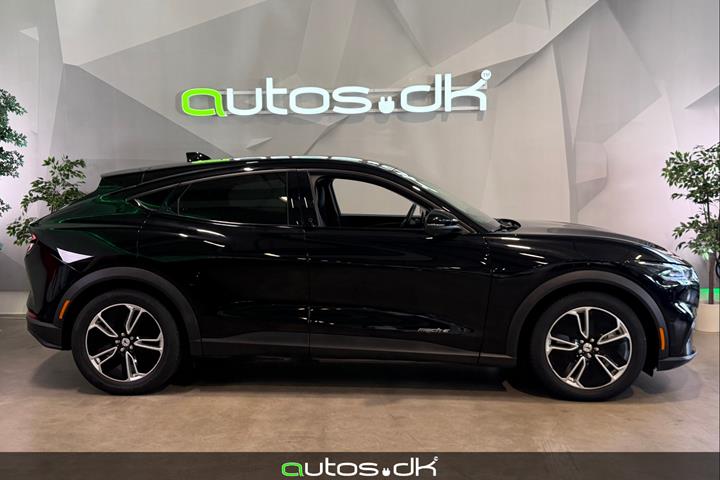 Sort Ford Mustang Mach-E fra 2024