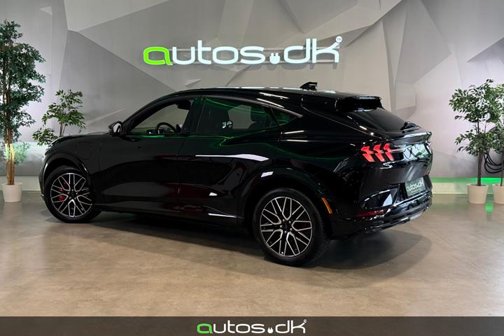 Sort Ford Mustang Mach-E fra 2024