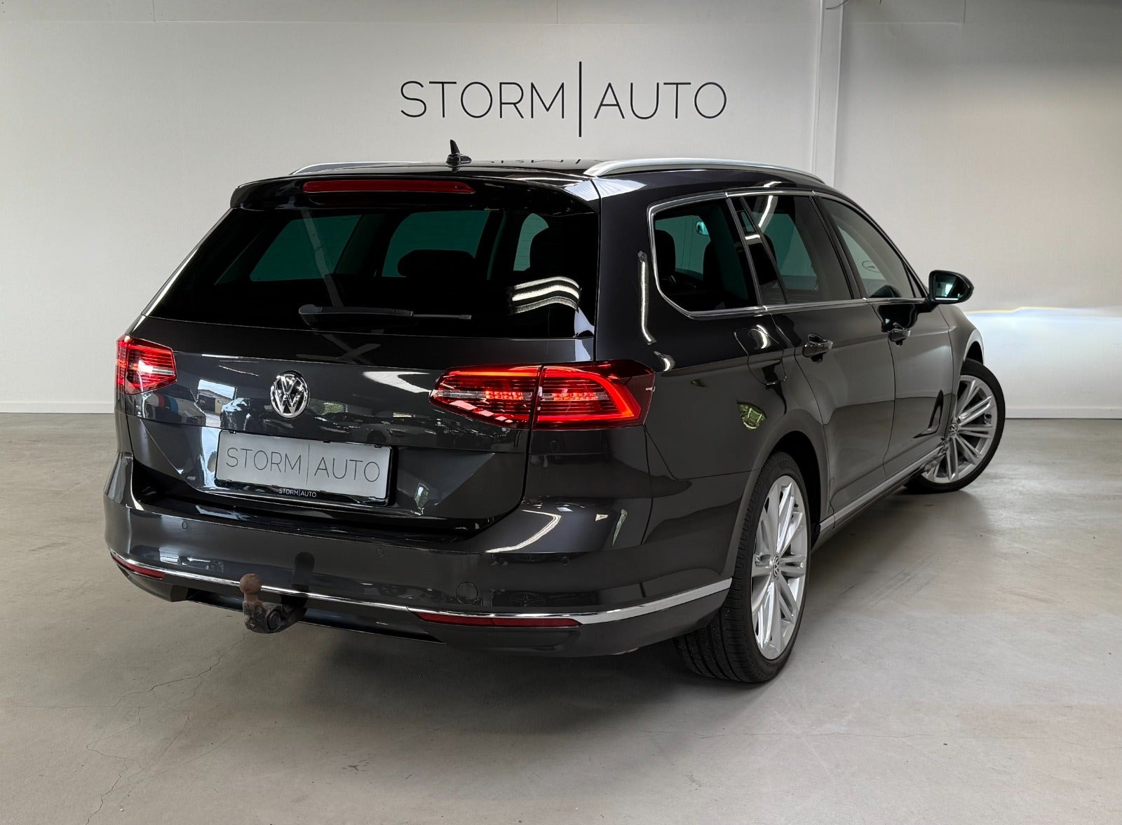 Grå VW Passat fra 2018