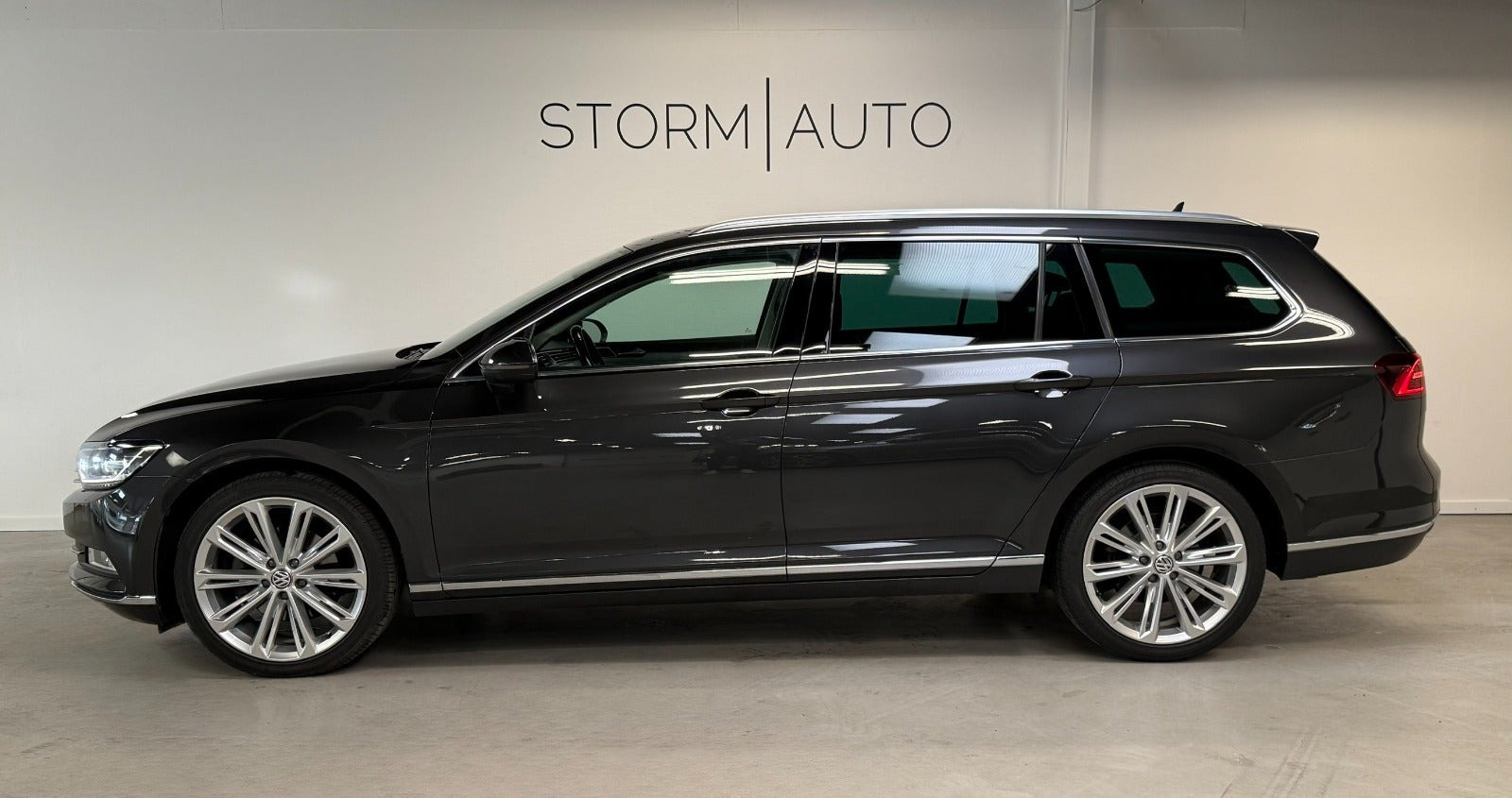 Grå VW Passat fra 2018