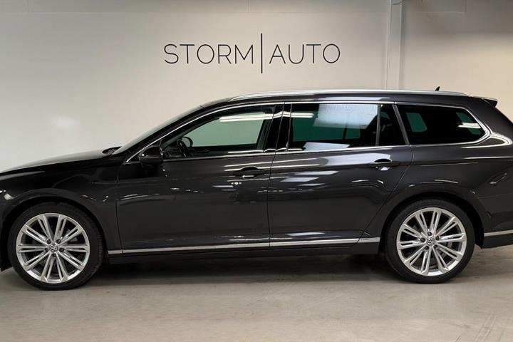 Grå VW Passat fra 2018