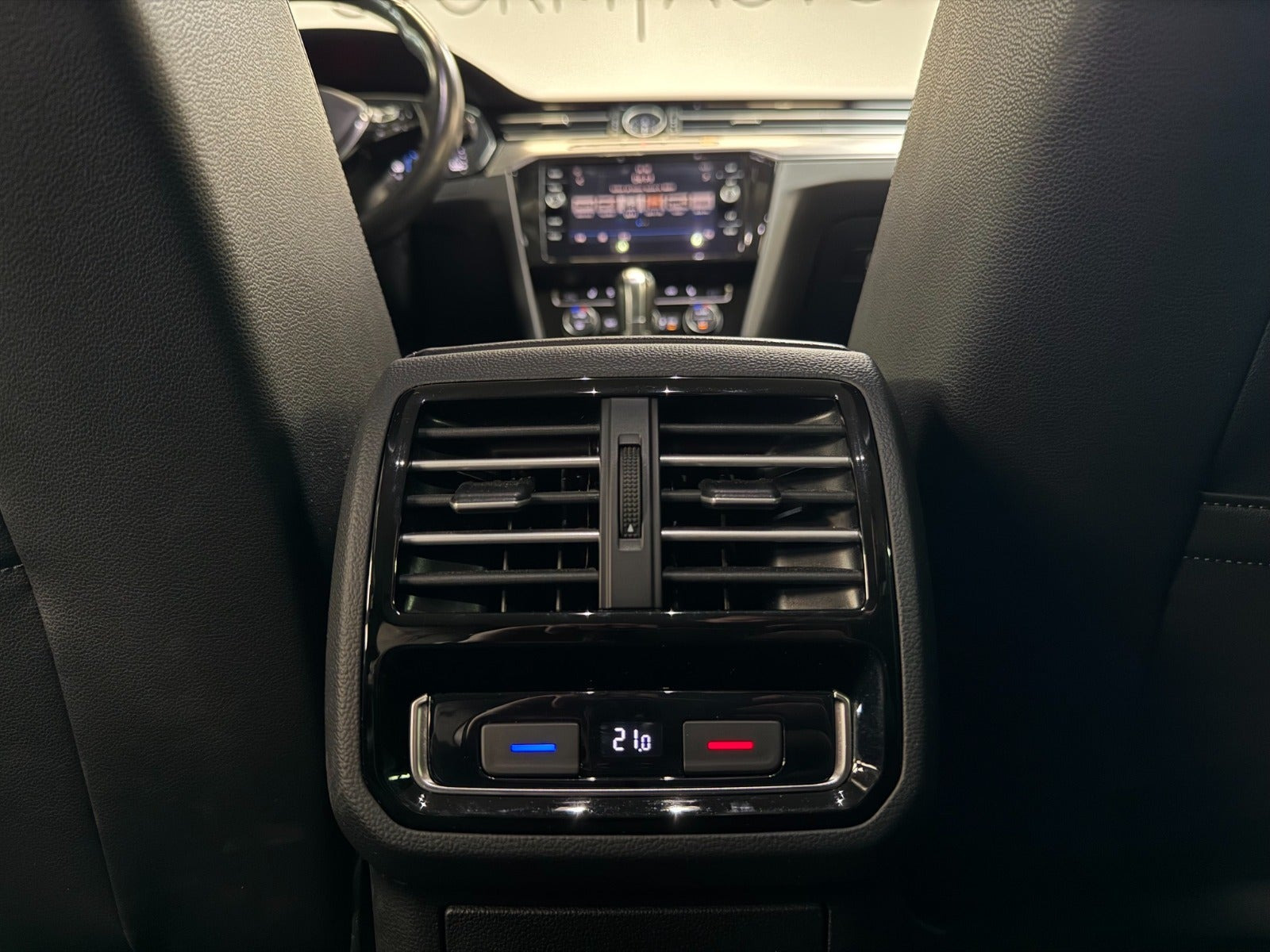 Grå VW Passat fra 2018