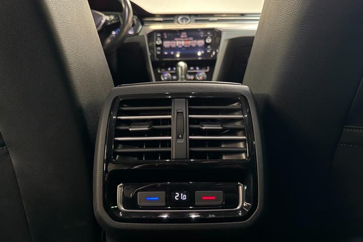 Grå VW Passat fra 2018