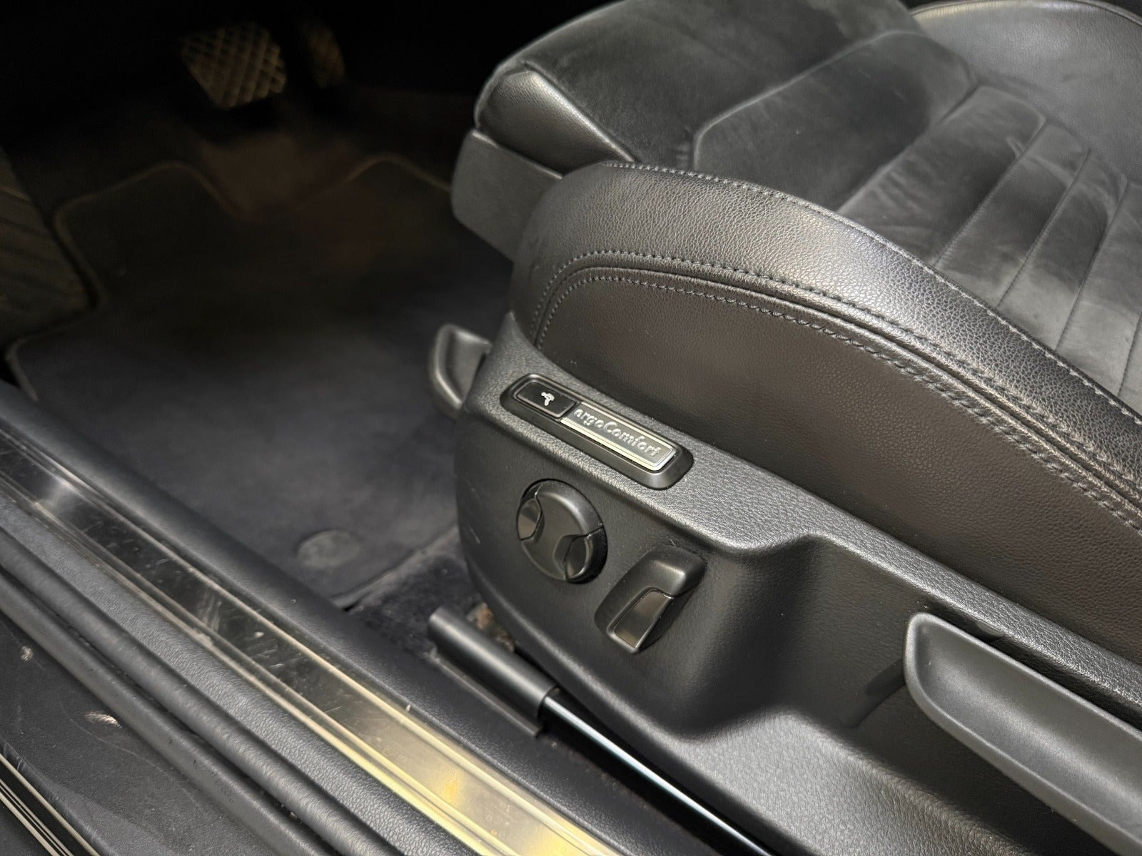 Grå VW Passat fra 2018