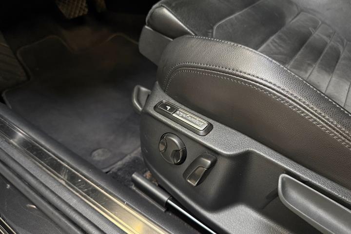 Grå VW Passat fra 2018