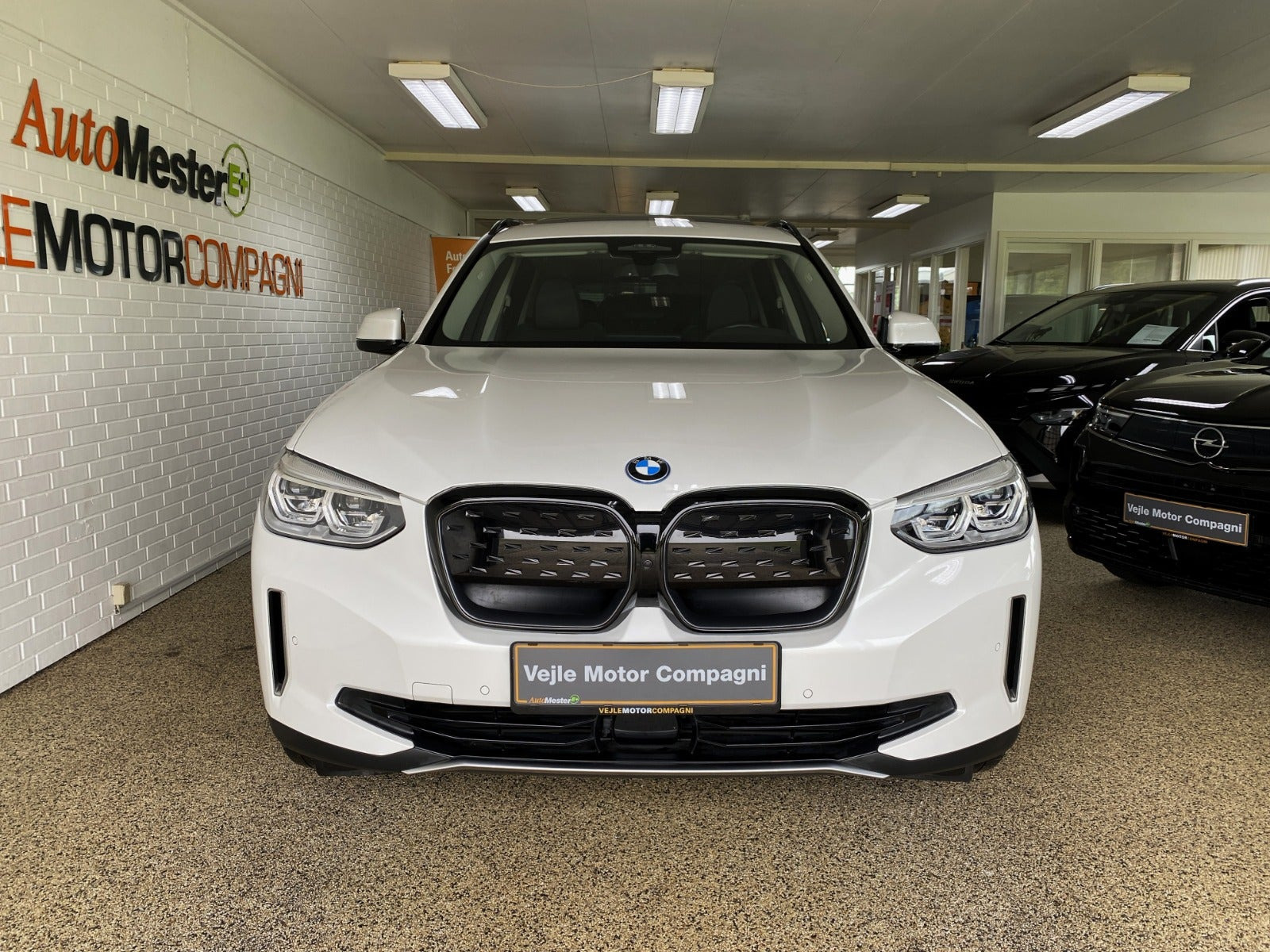 Hvid BMW iX3 fra 2021