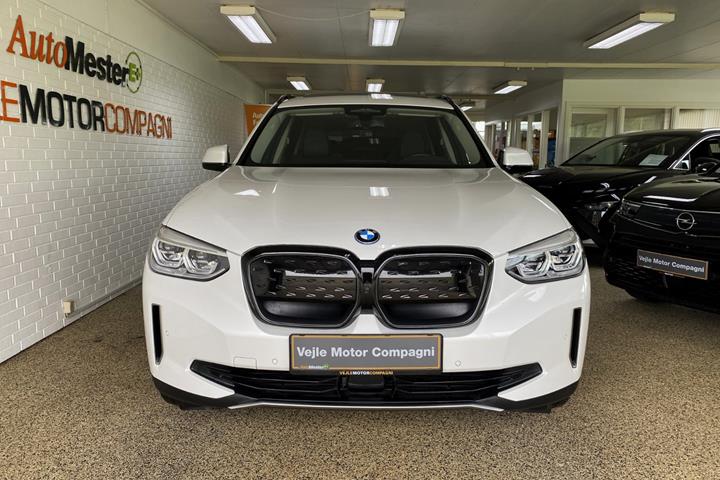 Hvid BMW iX3 fra 2021