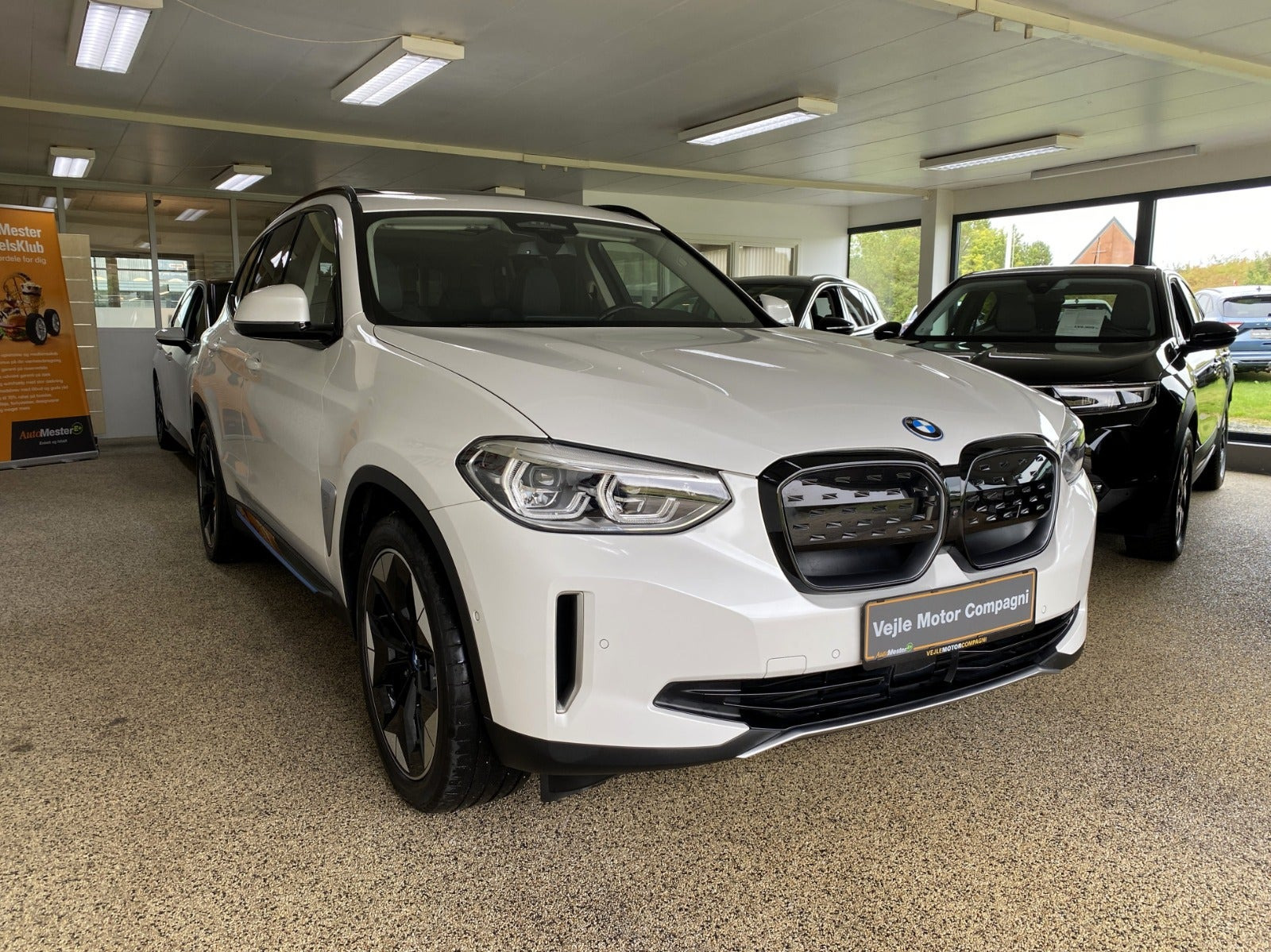 Hvid BMW iX3 fra 2021