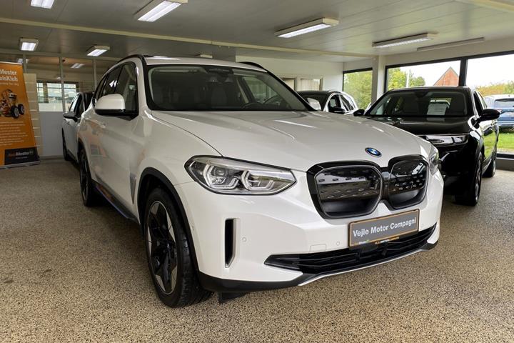 Hvid BMW iX3 fra 2021
