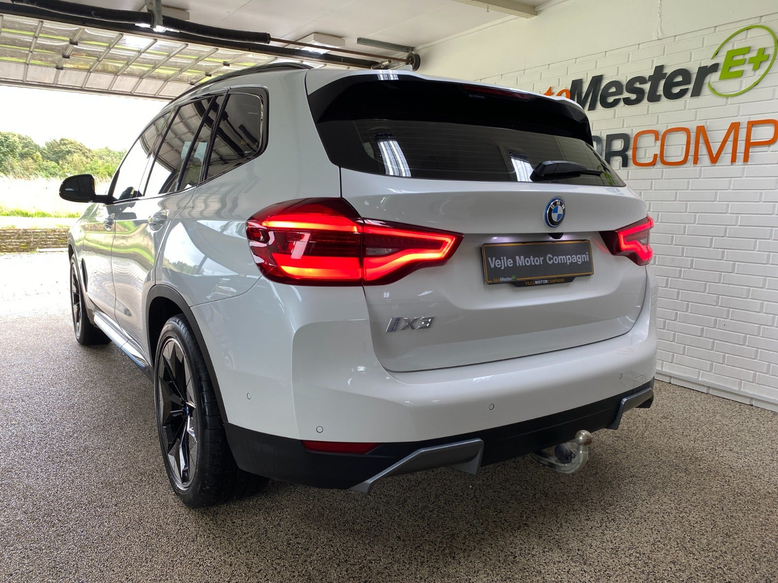 Hvid BMW iX3 fra 2021