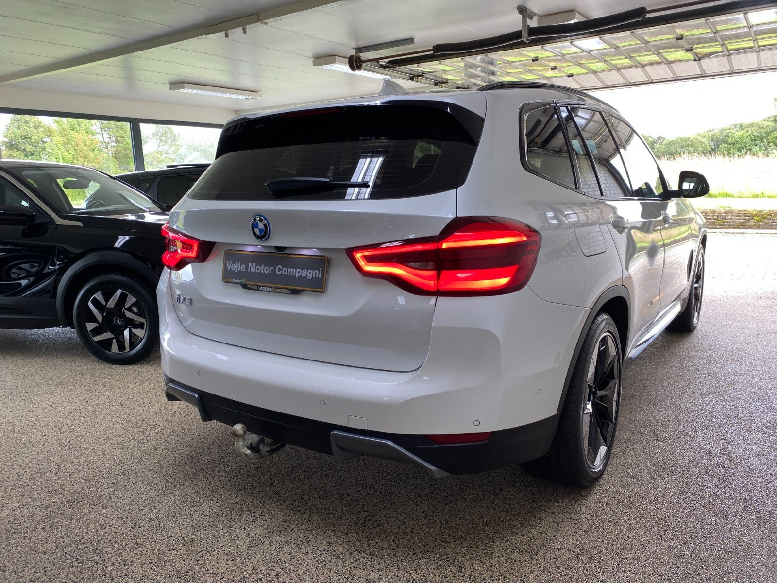 Hvid BMW iX3 fra 2021