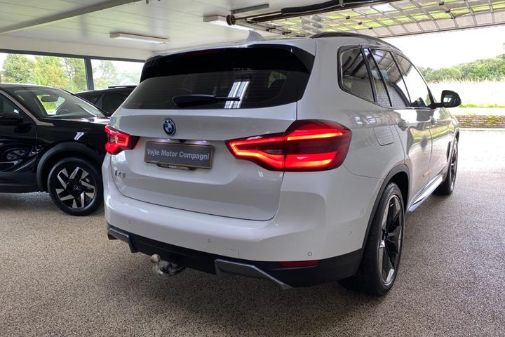 Hvid BMW iX3 fra 2021