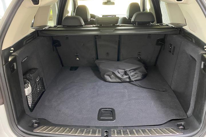 Hvid BMW iX3 fra 2021