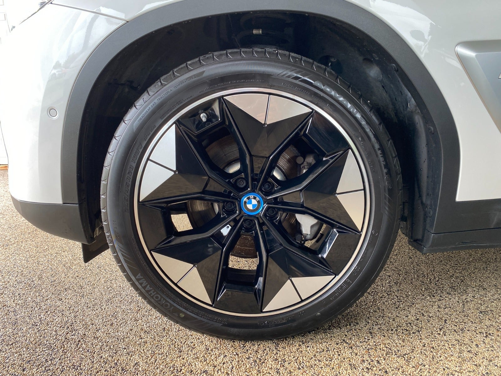 Hvid BMW iX3 fra 2021