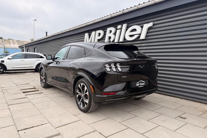 Sort Ford Mustang Mach-E fra 2025