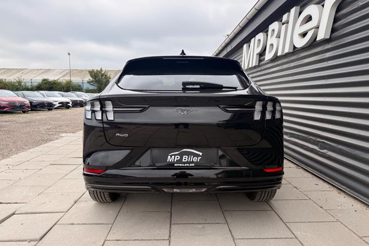 Sort Ford Mustang Mach-E fra 2025