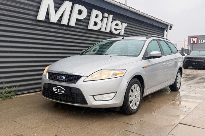 Sølv Ford Mondeo fra 2008