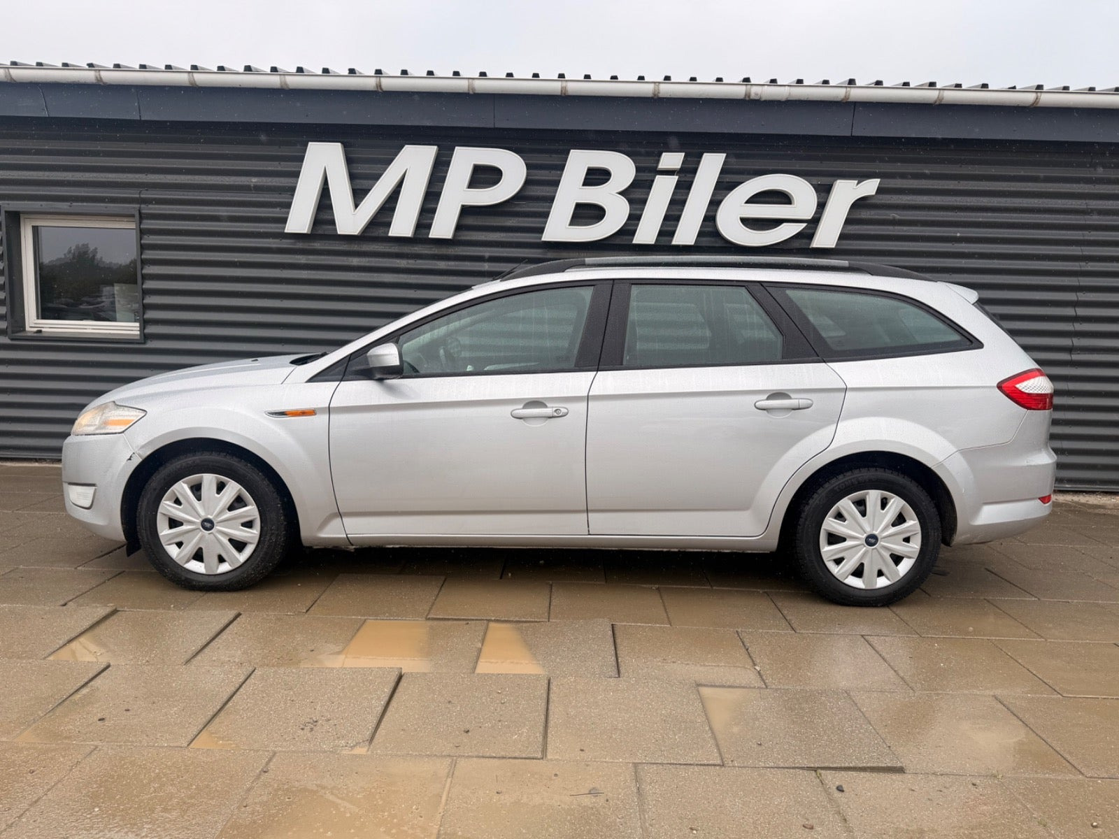 Sølv Ford Mondeo fra 2008