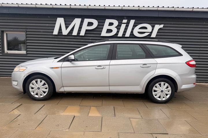 Sølv Ford Mondeo fra 2008