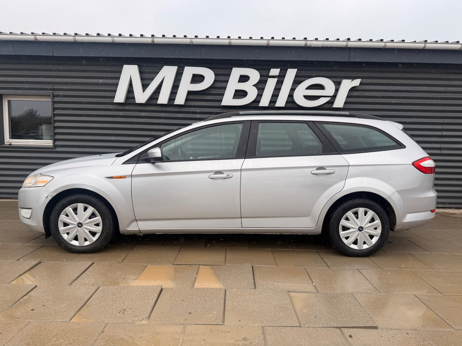 Sølv Ford Mondeo fra 2008
