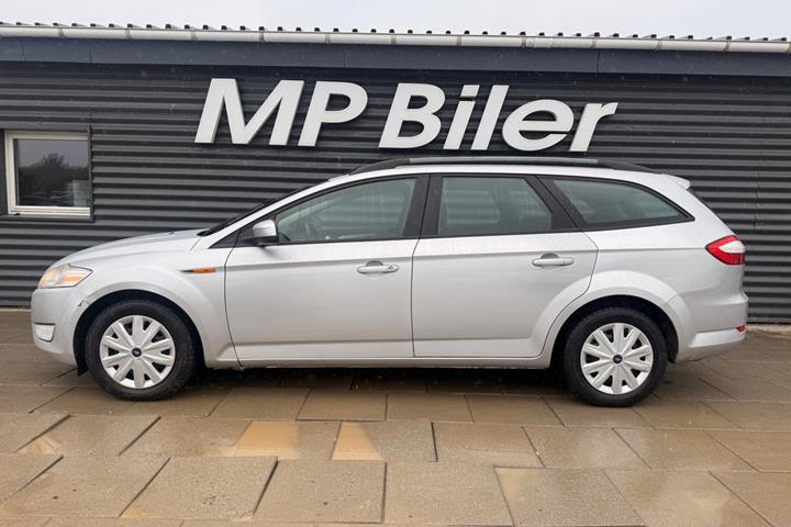 Sølv Ford Mondeo fra 2008