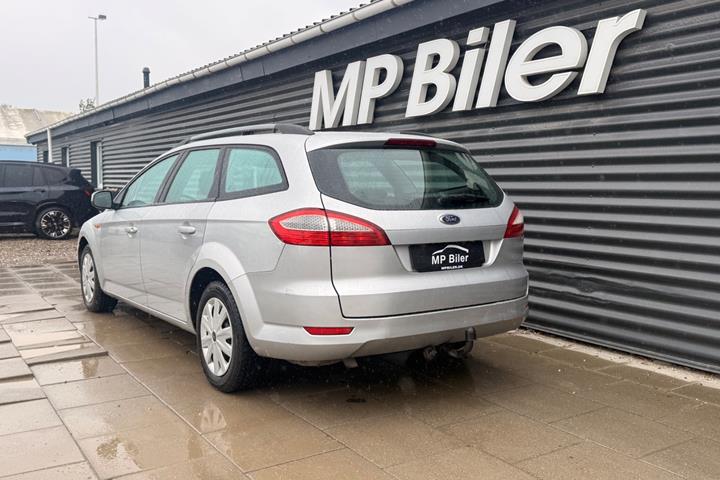 Sølv Ford Mondeo fra 2008
