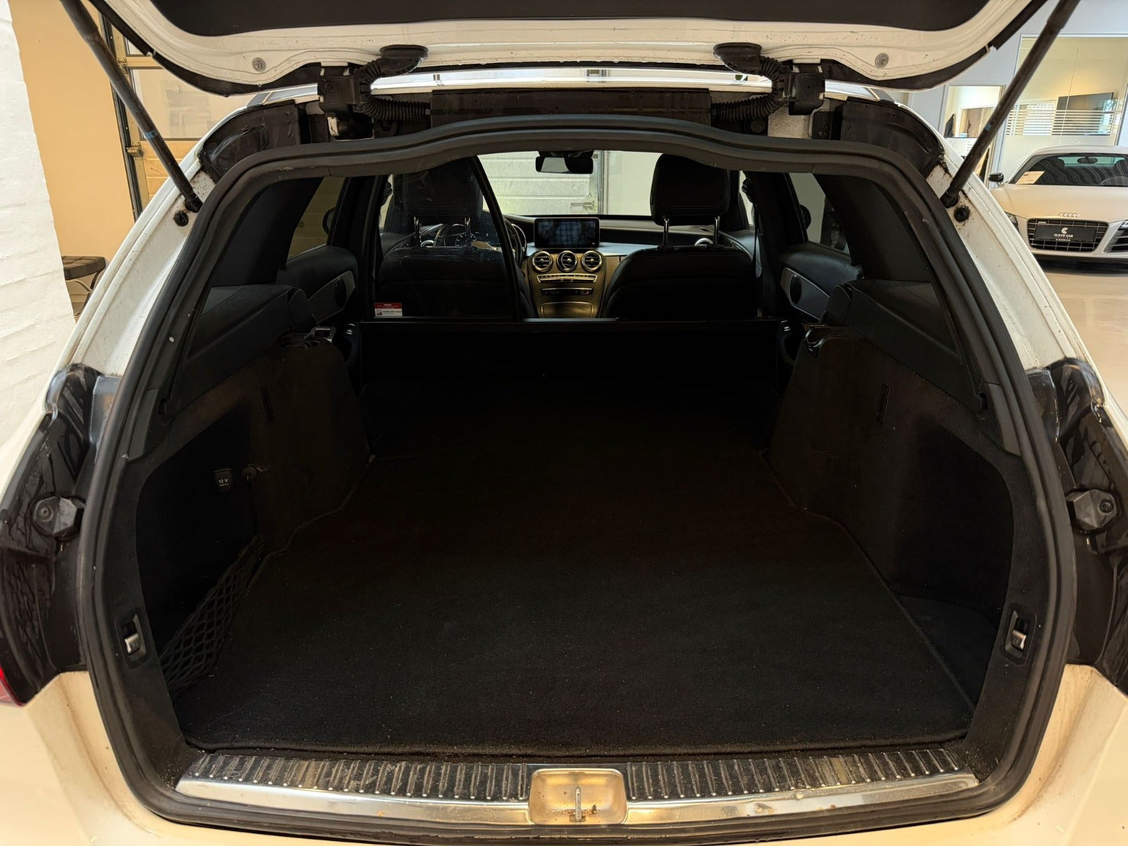 Hvid Mercedes C300 d fra 2018